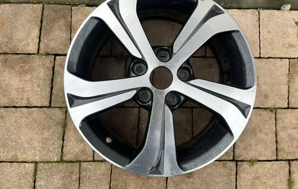 Nissan Pulsar R16 alloy rim 3ZL3A