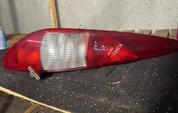 Ford Mondeo Mk III Rear/tail lights 1S7113405C