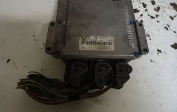Renault Master II Engine control unit/module 0281010320