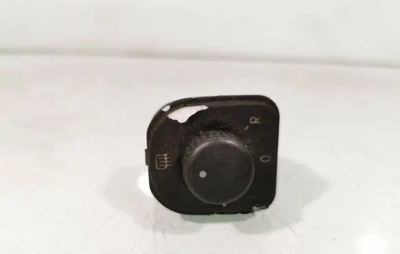 Wing mirror switch