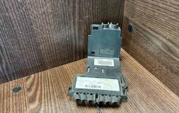 Peugeot Partner Battery relay fuse 9660222380