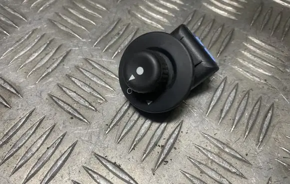 Citroen C3 Wing mirror switch 185526