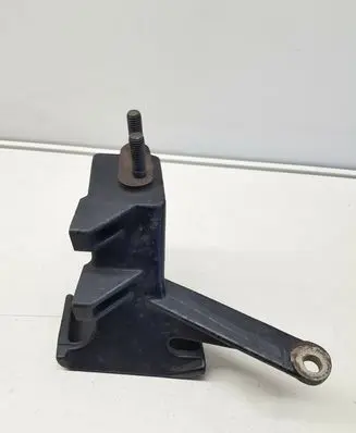 Volvo V70 Engine mount bracket 074775369