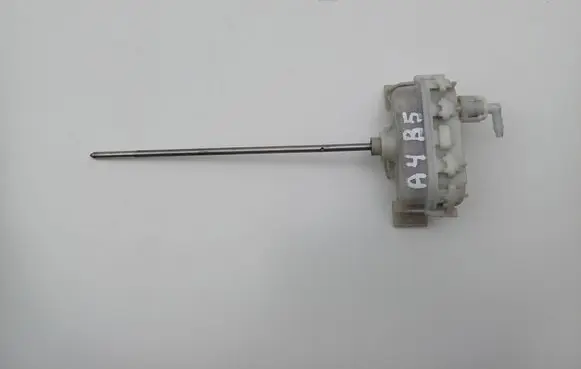 Audi A4 S4 B5 8D Central locking vacuum pump 8D0862153