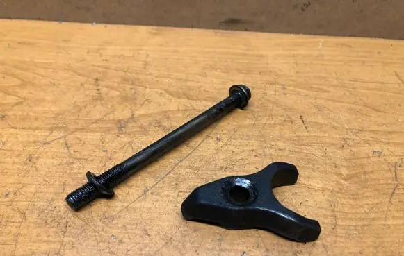 Toyota Corolla E120 E130 Fuel Injector clamp holder