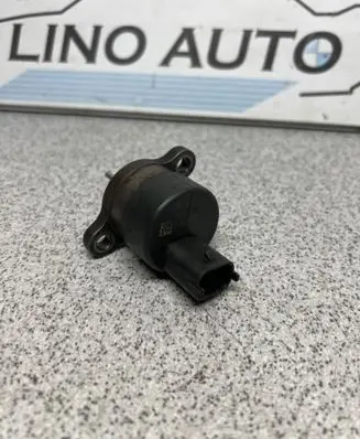 BMW 5 E39 Fuel pressure regulator 0281002483