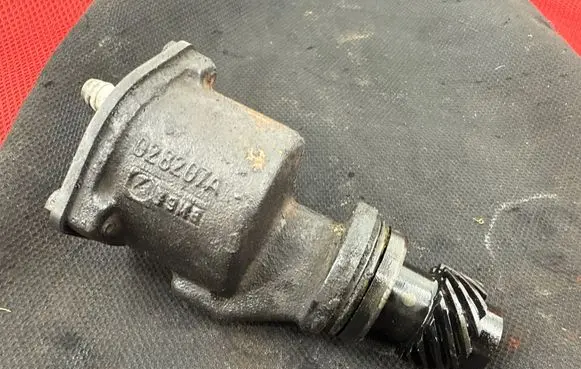 Volkswagen Polo III 6N 6N2 6NF Vacuum pump 028207A