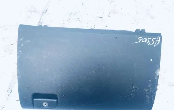 Glove box