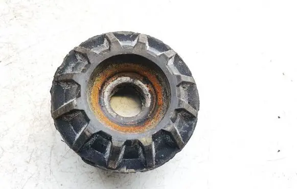 Volkswagen Golf III Coil spring mount 
