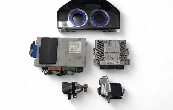 Volvo V70 Engine ECU kit and lock set 5WS40608E-T 31269189