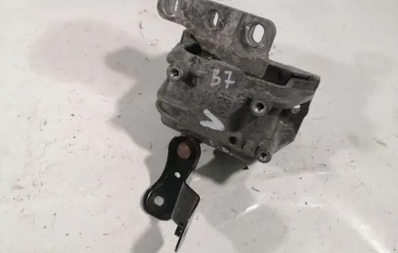 Volkswagen PASSAT B7 Engine mount bracket 1K0199262 1K0199588
