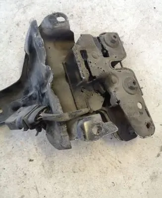 Volkswagen Touareg I Engine bonnet/hood lock/catch
