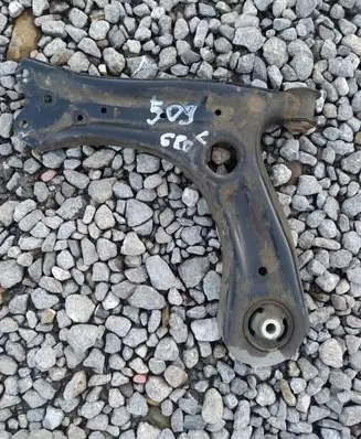 Volkswagen Polo V 6R Front lower control arm/wishbone 6R0407152A