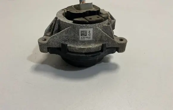 Engine mount bracket