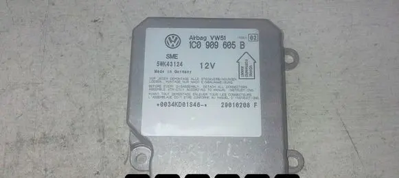 Volkswagen PASSAT B5.5 Engine control unit/module 1C0909605B