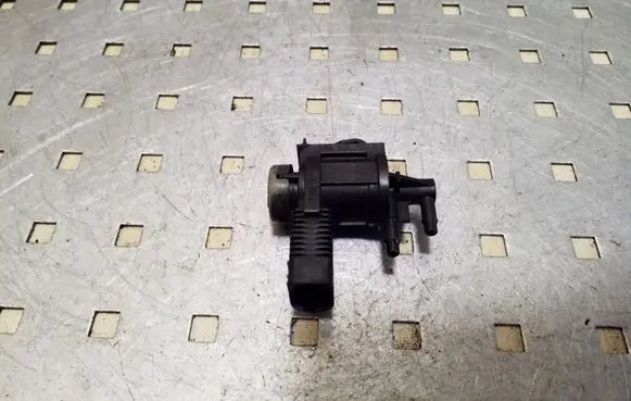 Volkswagen Touareg I Turbo solenoid valve 1J0906283C
