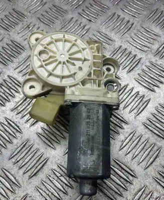 Mercedes-Benz E W211 Front door window regulator motor A2118202942 83626101
