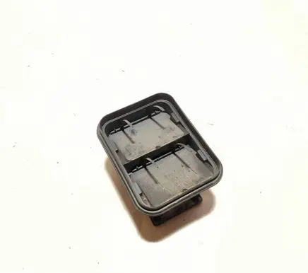 Renault Koleos II Quarter panel pressure vent 768045HA0A