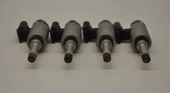 Volkswagen PASSAT B8 Fuel injectors set 04E133036A500248