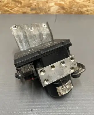 Volvo V70 ABS Pump 30714956 10092504113