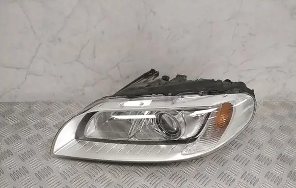 Volvo V70 Headlight/headlamp 31420013