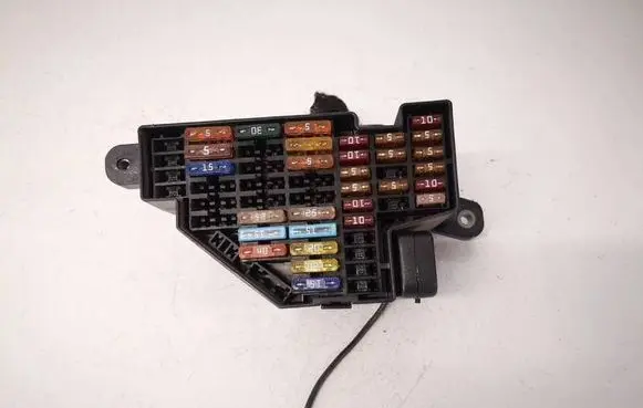 Volkswagen PASSAT B6 Fuse box set 