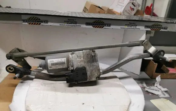 Audi A5 8T 8F Front wiper linkage and motor 8T2955119D 405133 8J2955119
