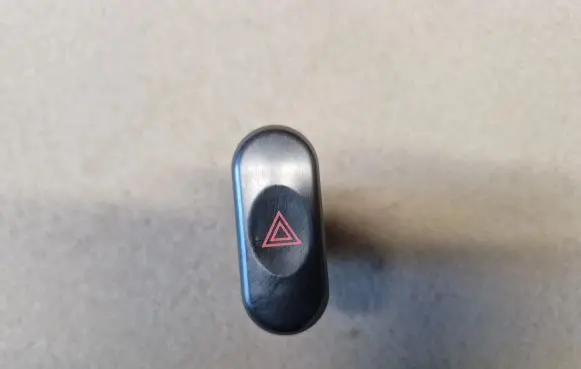 Mitsubishi Pajero Sport I Hazard light switch