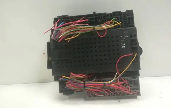 Volvo XC70 Fuse module 30679527 08696098 03W503