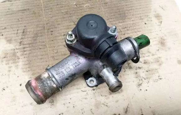 Thermostat/thermostat housing