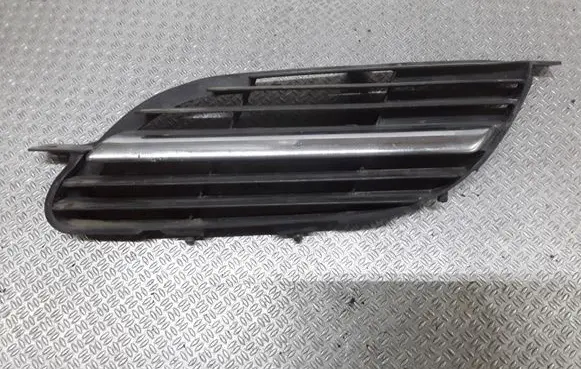 Nissan Almera Tino Front bumper upper radiator grill
