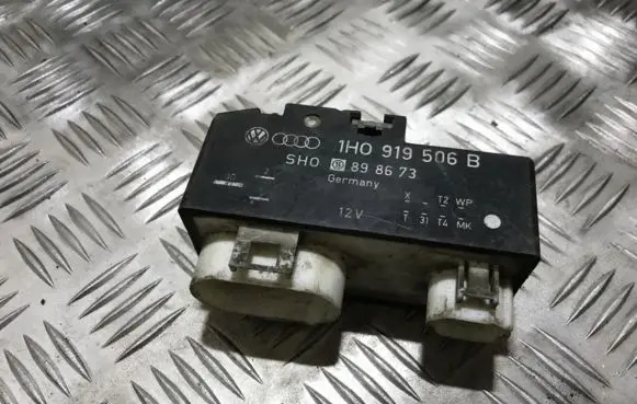 Volkswagen Golf III Coolant fan relay 1h0919506b 898673