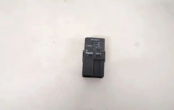 Volvo S40, V40 Other relay mb953382