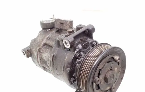 Volkswagen Golf VII Air conditioning (A/C) compressor (pump) 5q0820803