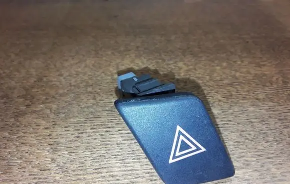 Toyota Yaris Hazard light switch 843320D020