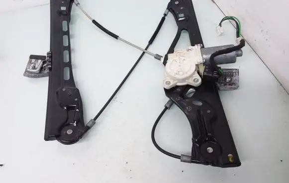 Mercedes-Benz E W211 Front door window regulator with motor A2118202942 A2117200146