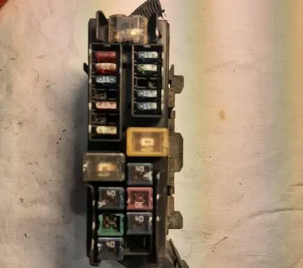 Nissan Almera Tino Fuse module
