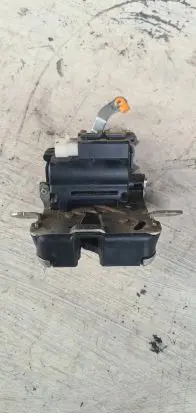 Loading door lock