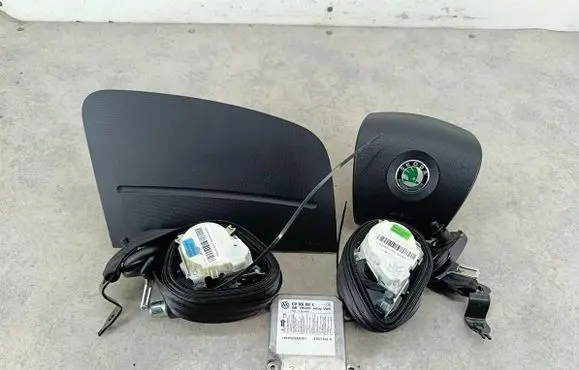 Skoda Fabia Mk2 (5J) Airbag set 