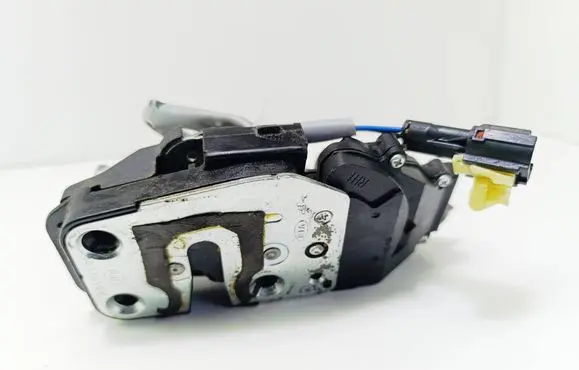 KIA Carens I Rear door lock 