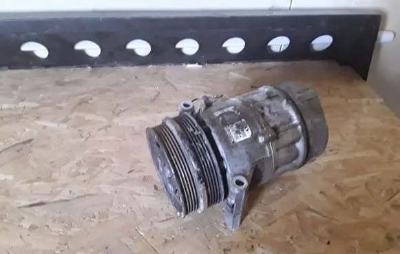 Volvo V40 Air conditioning (A/C) compressor (pump)