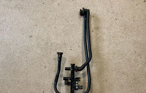 Engine coolant pipe/hose