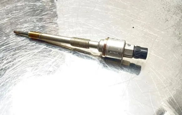 Opel Astra J Glow plug 55568366