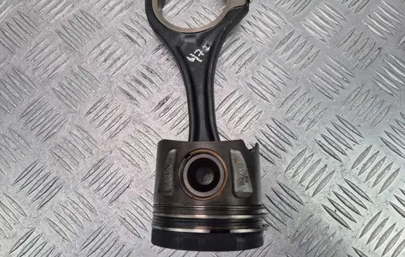 Mercedes-Benz E W212 Piston with connecting rod 8370B