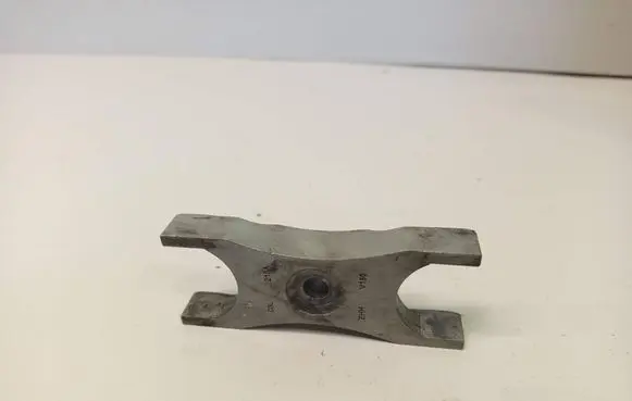 Volkswagen Touran II Fuel Injector clamp holder 
