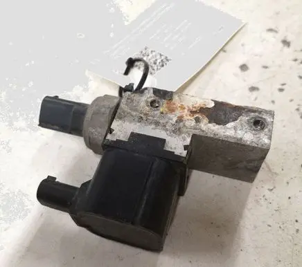 Mercedes-Benz E W211 Air suspension valve block A2113200158