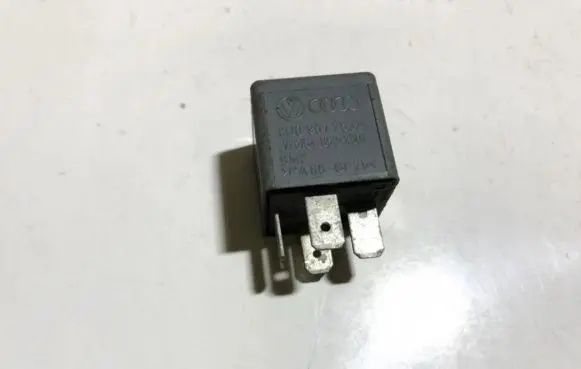 Audi A4 S4 B5 8D Other relay 8d0951253a v23134b52x301