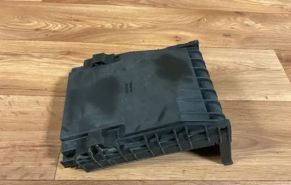 Volkswagen PASSAT B6 Fuse box cover 1K0937132F 017180061