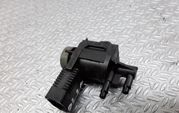 Volkswagen PASSAT B6 Valve vacuum 1J0906283C