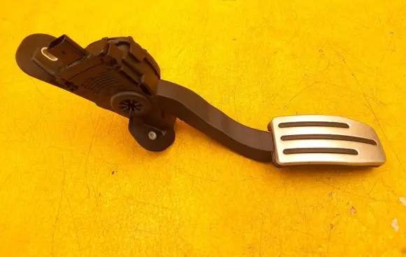 Tesla Model S Accelerator throttle pedal BE5C9F836AA 6PV93337017